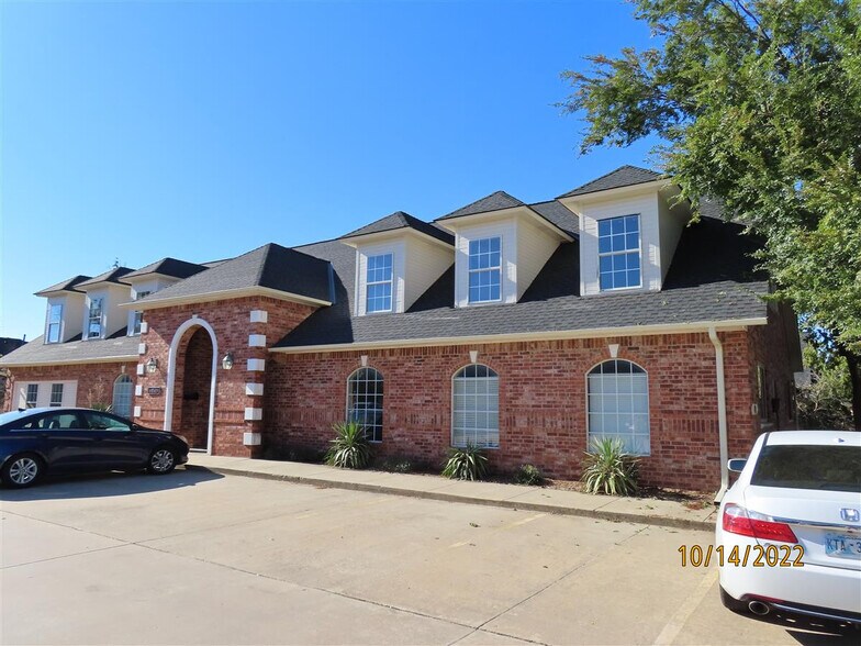 2412 Palmer Cir, Norman, OK à vendre - Photo principale – Image 1 sur 26