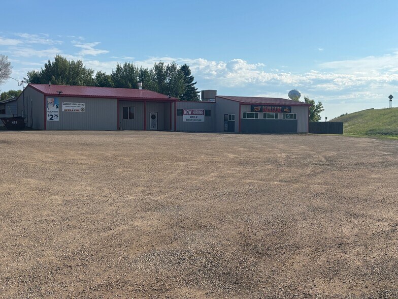 501 S Pleasant Ave, Surrey, ND à louer - Photo de l’immeuble – Image 3 sur 54
