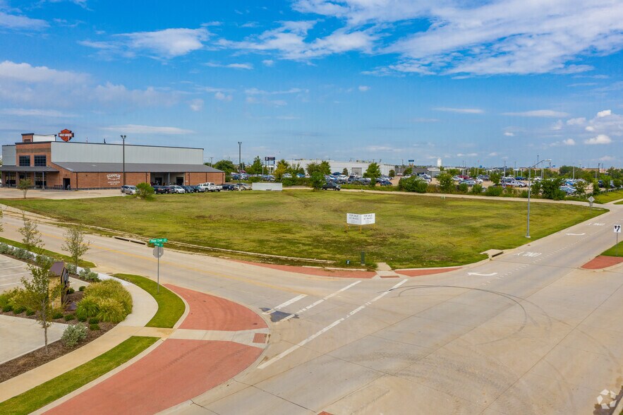 305 N Village Creek Pky, Burleson, TX à vendre - Aérien – Image 2 sur 11