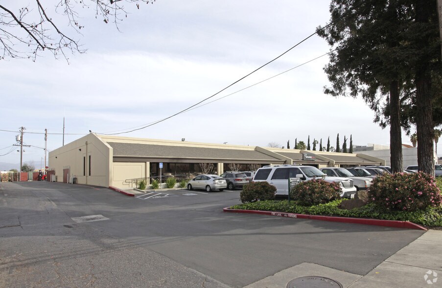 2555 Scott Blvd, Santa Clara, CA à louer - Photo de l’immeuble – Image 2 sur 2