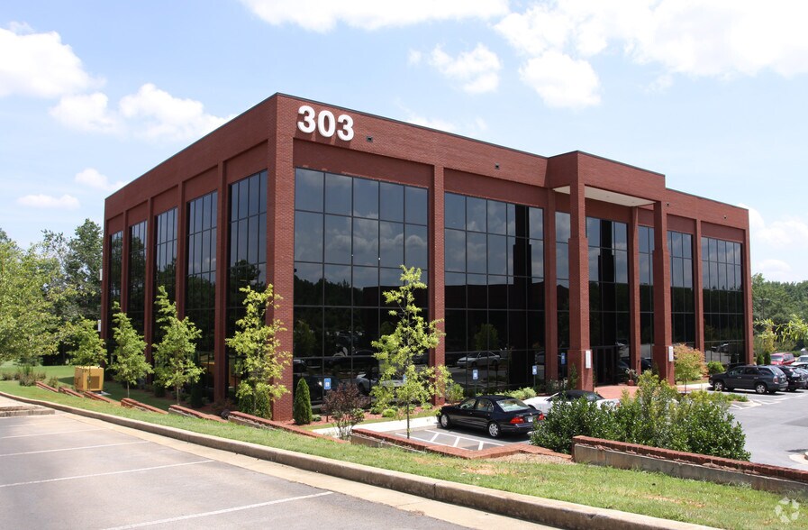 303 Corporate Center Dr, Stockbridge, GA à louer - Photo de l’immeuble – Image 3 sur 13
