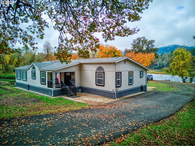 2665 Whistlers Park Rd, Roseburg, OR à vendre - Photo de l’immeuble – Image 1 sur 1