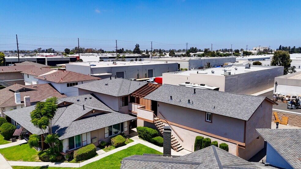 5571 Reno Cir, Huntington Beach, CA à vendre - Photo de l’immeuble – Image 2 sur 11