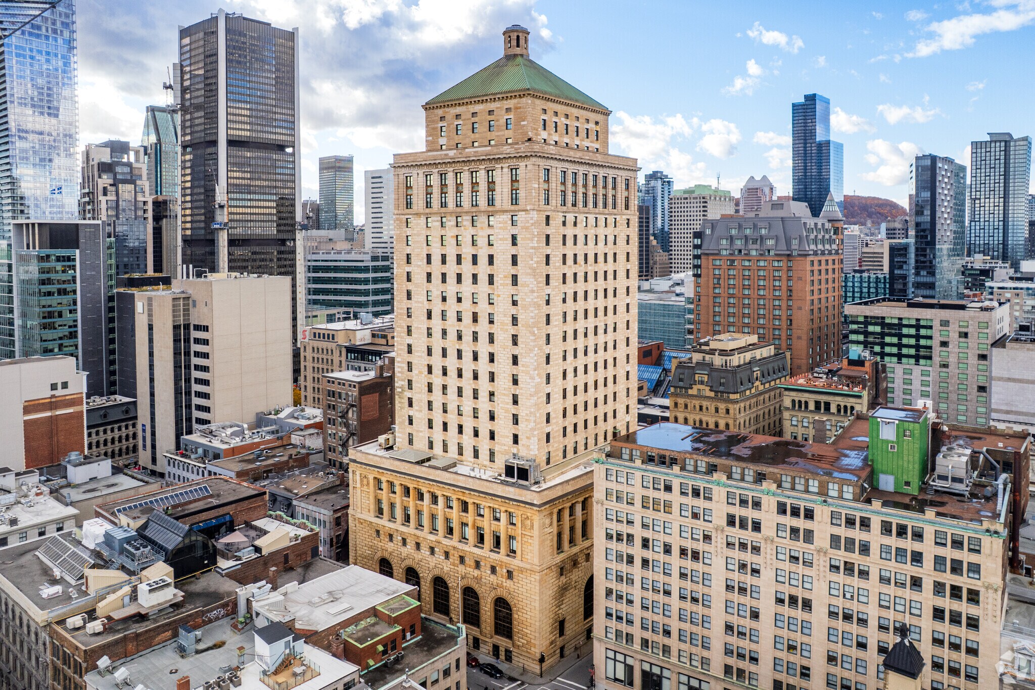 360 Rue Saint-Jacques, Montréal, QC à louer Photo de l’immeuble– Image 1 sur 14