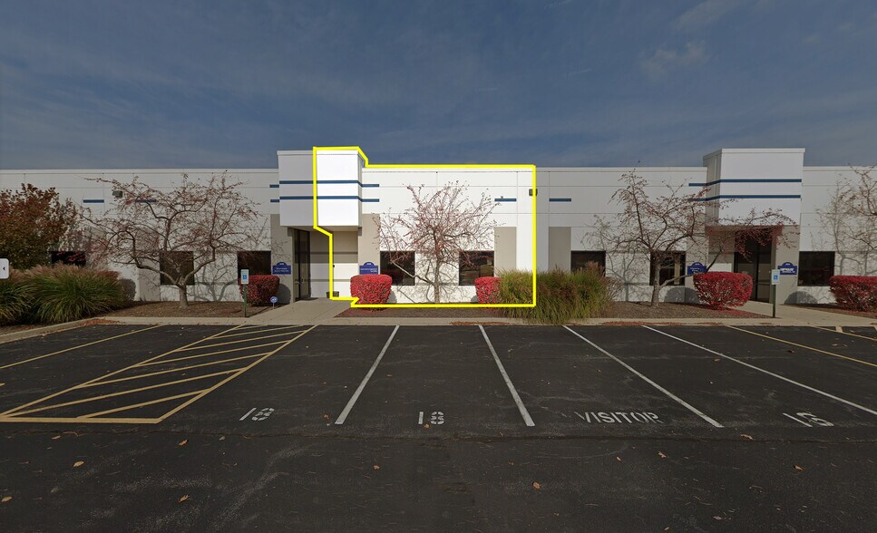 2402-2430 Millennium Dr, Elgin, IL à louer - Photo de l’immeuble – Image 1 sur 10