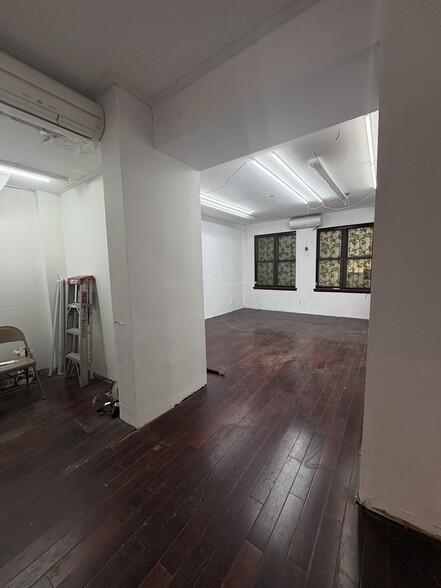 106 W 69th St, New York, NY à louer - Photo de l’immeuble – Image 3 sur 6