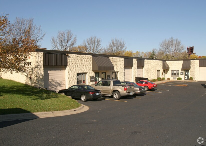 71-79 County Rd B E, Little Canada, MN à louer - Photo de l’immeuble – Image 2 sur 3