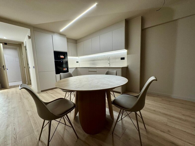 Immeuble residentiel dans Santa Coloma de Gramenet, Barcelona à vendre - Photo intérieure – Image 3 sur 50