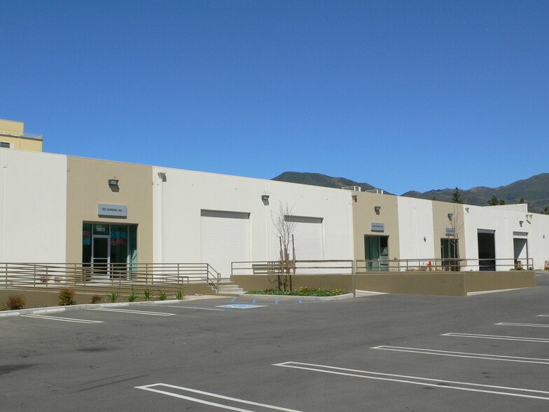 13073 Bradley Ave, Sylmar, CA à louer - Photo de l’immeuble – Image 1 sur 8
