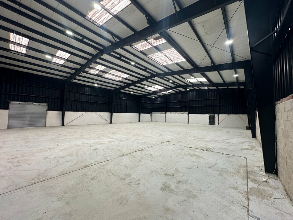 207 Rue De Lenche, Aubagne à louer Photo principale– Image 1 sur 9