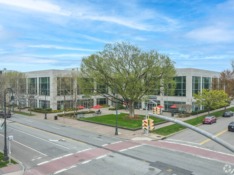 1001 Franklin Ave, Garden City, NY à louer - Photo de l’immeuble – Image 1 sur 9