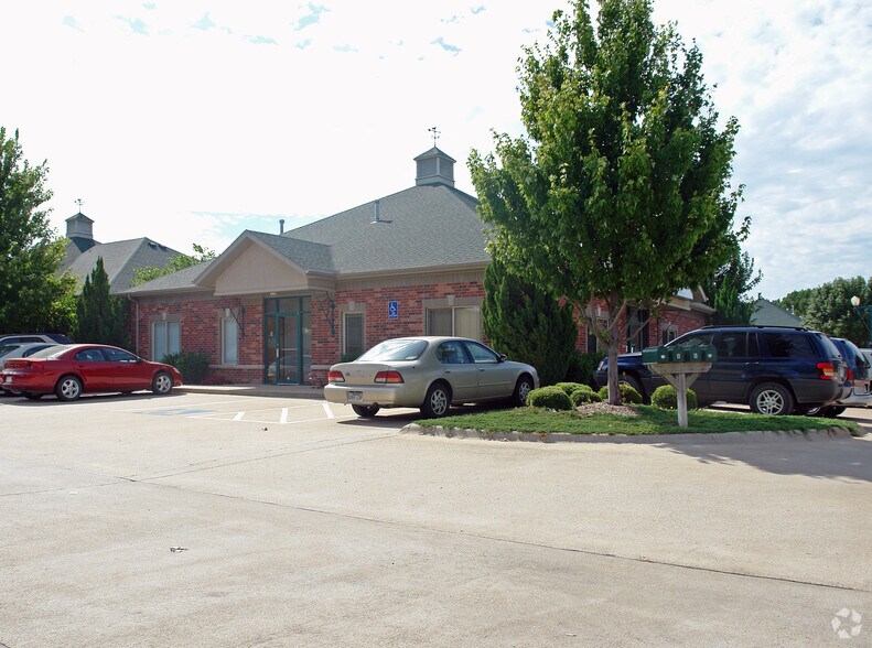 6-8 Sunbridge Dr, Fayetteville, AR à louer - Photo de l’immeuble – Image 2 sur 2