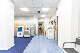 Plus de détails pour Bureau/Local commercial à louer