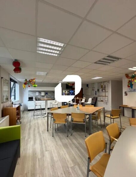 Bureau dans Grenoble à louer - Photo de l’immeuble – Image 3 sur 6