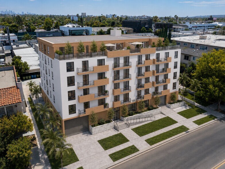 1126 S Corning St, Los Angeles, CA à vendre - Photo de l’immeuble – Image 3 sur 13