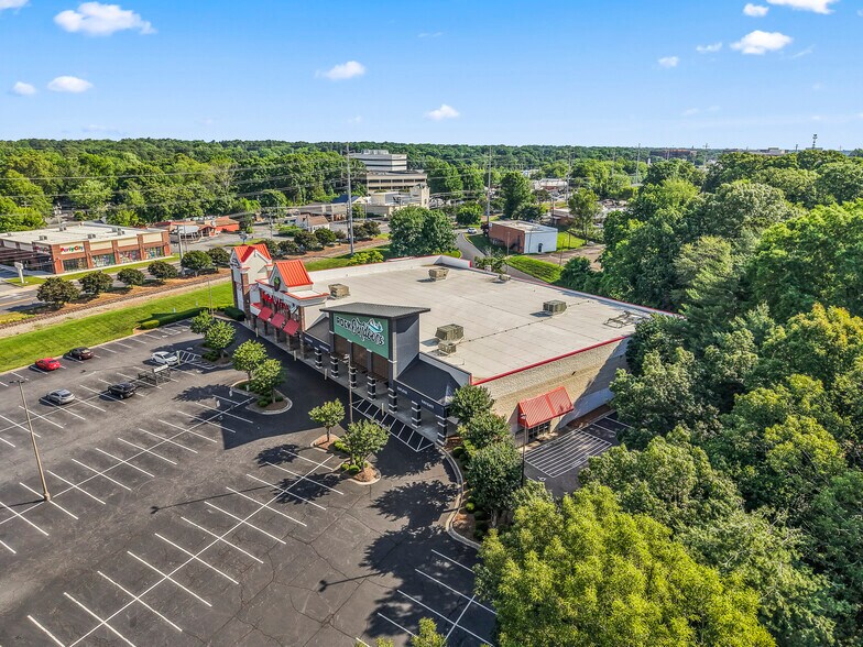551-563 S Stratford Rd, Winston-Salem, NC à louer - Photo de l’immeuble – Image 3 sur 9