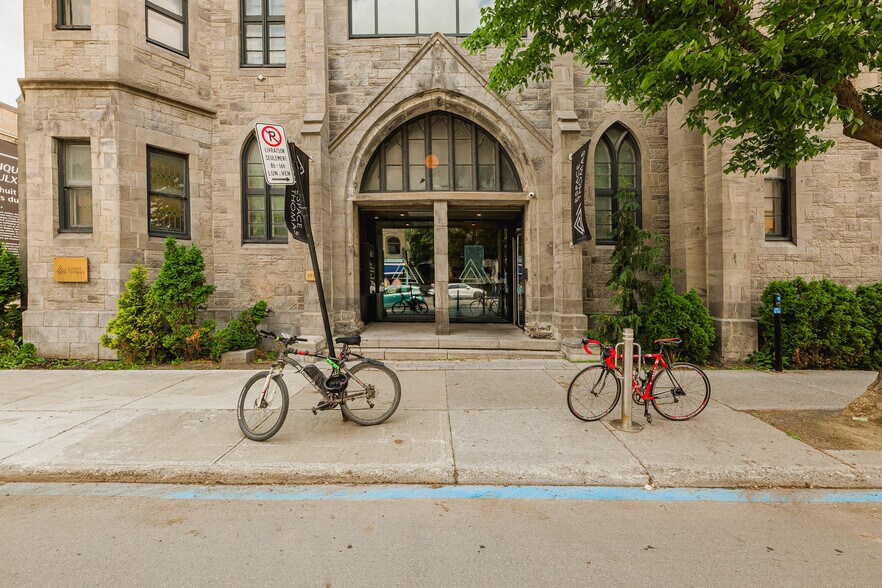 430 Sherbrook & 3988 Saint-Denis for Sal portefeuille de 2 biens à vendre sur LoopNet.fr - Photo de l’immeuble – Image 2 sur 11