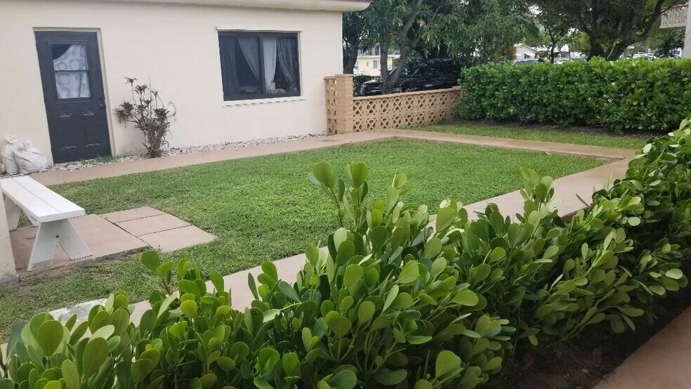 803 NE 8th St, Hallandale Beach, FL à vendre - Photo de l’immeuble – Image 3 sur 24