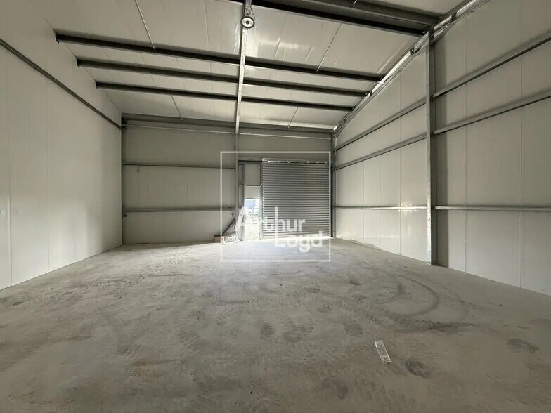 Local d’activités dans Saint-Germain-Laval à louer - Photo intérieure – Image 2 sur 3