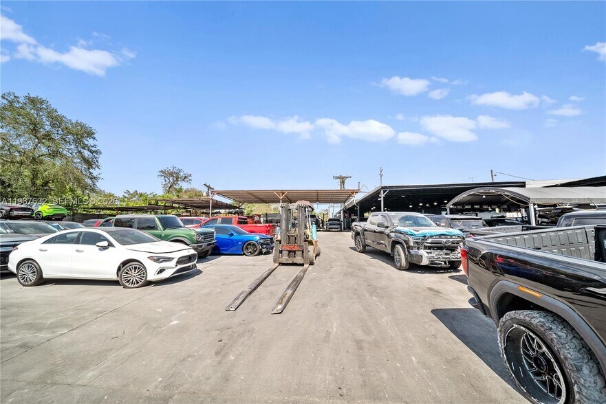 5700 NW 27th Ave, Miami, FL à vendre - Photo de l’immeuble – Image 2 sur 26