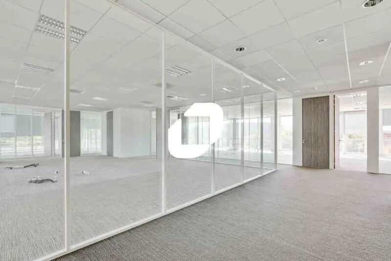Bureau dans Roissy-en-France à louer - Photo de l’immeuble – Image 3 sur 5