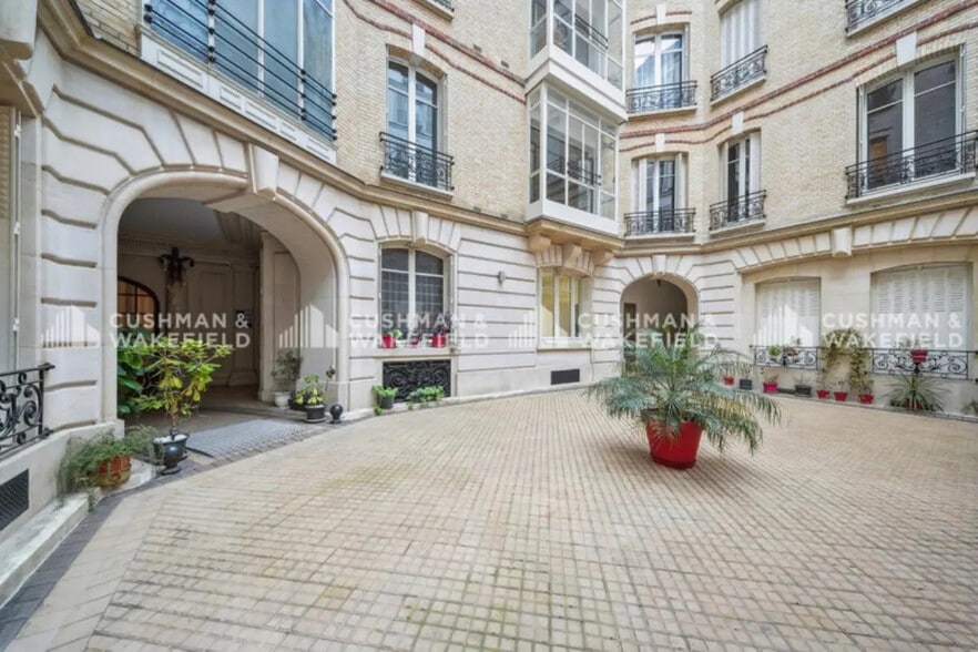 6 Rue De Madrid, Paris à louer - Photo de l’immeuble – Image 3 sur 9