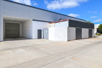 4117-4127 Calle Tesoro, Camarillo, CA à louer Photo intérieure– Image 2 sur 4