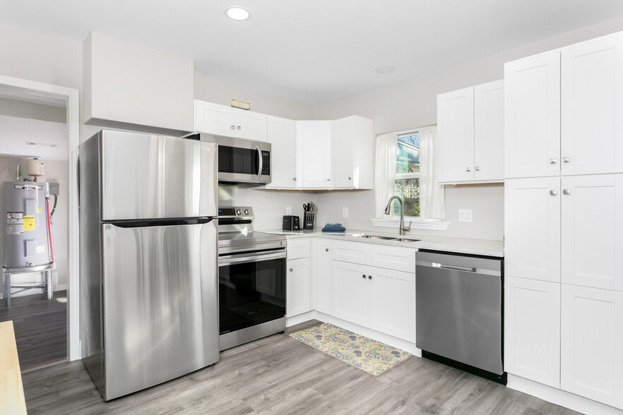 513 S Olive St, Fredericksburg, TX à vendre - Photo de l’immeuble – Image 3 sur 21