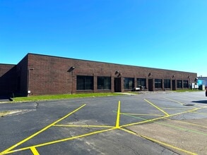 7691-7695 Poe Ave, Dayton, OH à louer Photo de l’immeuble– Image 1 sur 7