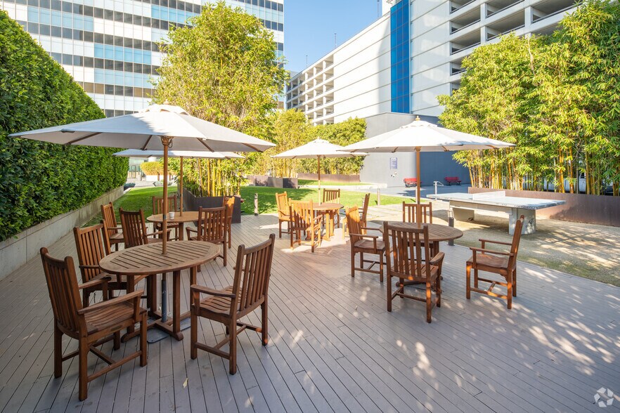 222 N Pacific Coast Hwy, El Segundo, CA à louer - Photo de l’immeuble – Image 3 sur 4