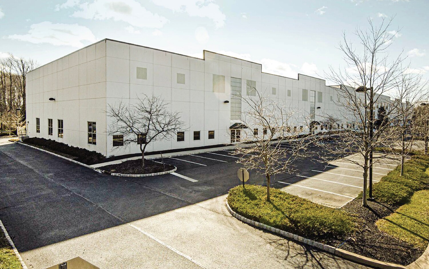 5 Commerce Way, Hamilton, NJ à louer Photo principale– Image 1 sur 11