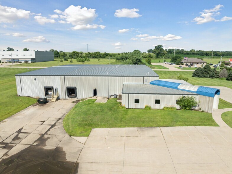 701 Technology Pl, Waverly, IA à louer - Photo de l’immeuble – Image 3 sur 21