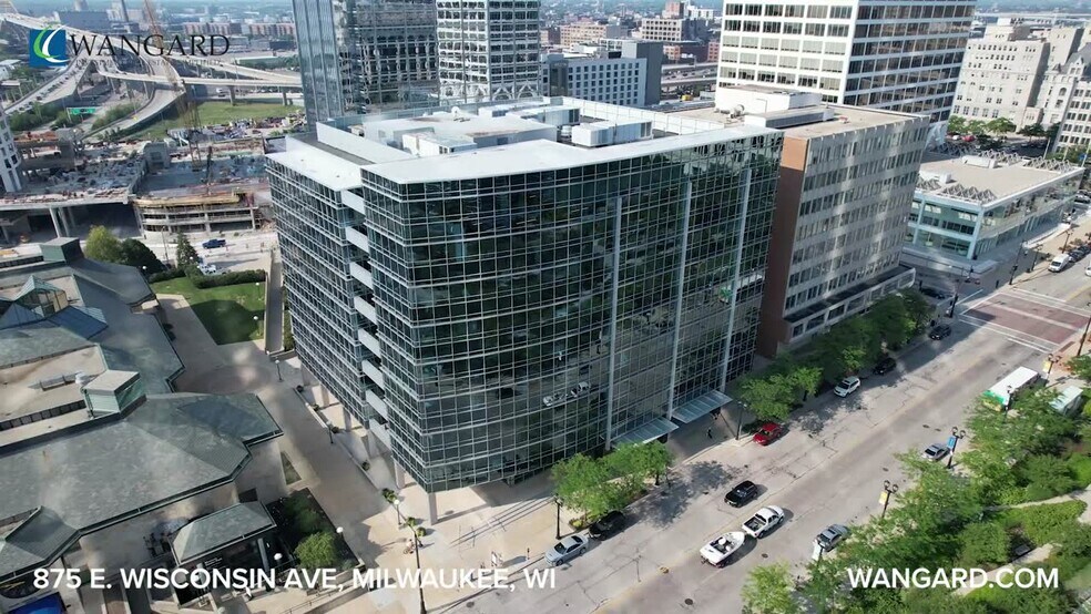 875 E Wisconsin Ave, Milwaukee, WI à louer - Vidéo sur l’annonce professionnelle – Image 2 sur 15