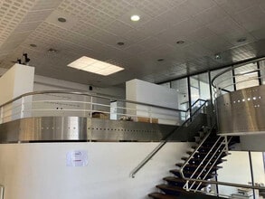 Local d’activités dans Aix-en-Provence à louer Photo de l’immeuble– Image 2 sur 3