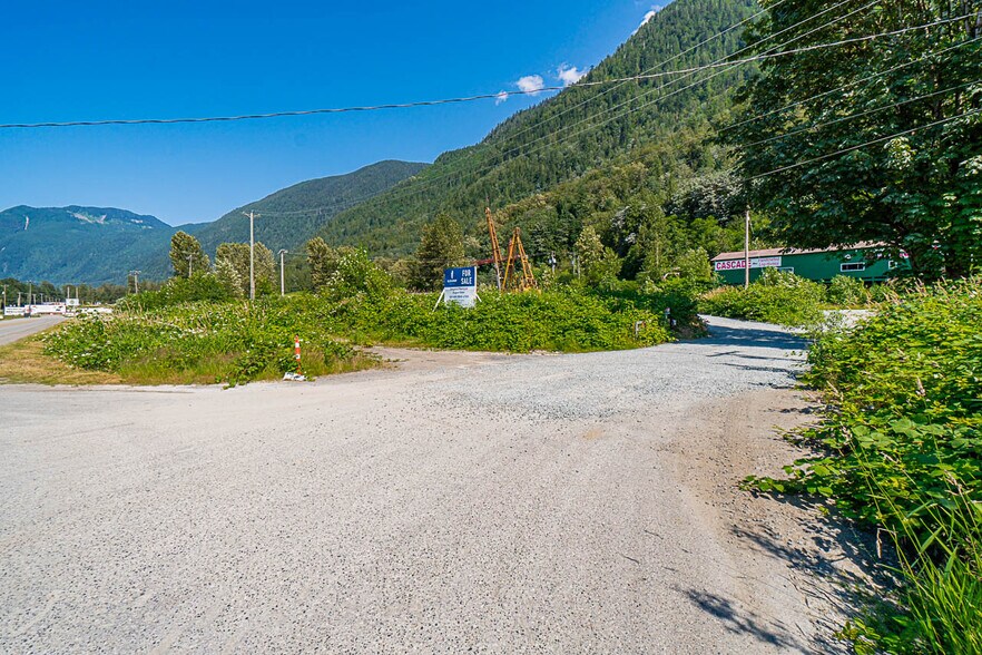 54370 Bridal Falls Rd, Rosedale, BC à vendre - Photo de l’immeuble – Image 2 sur 46
