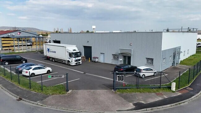 Plus de détails pour Local d'activités à louer