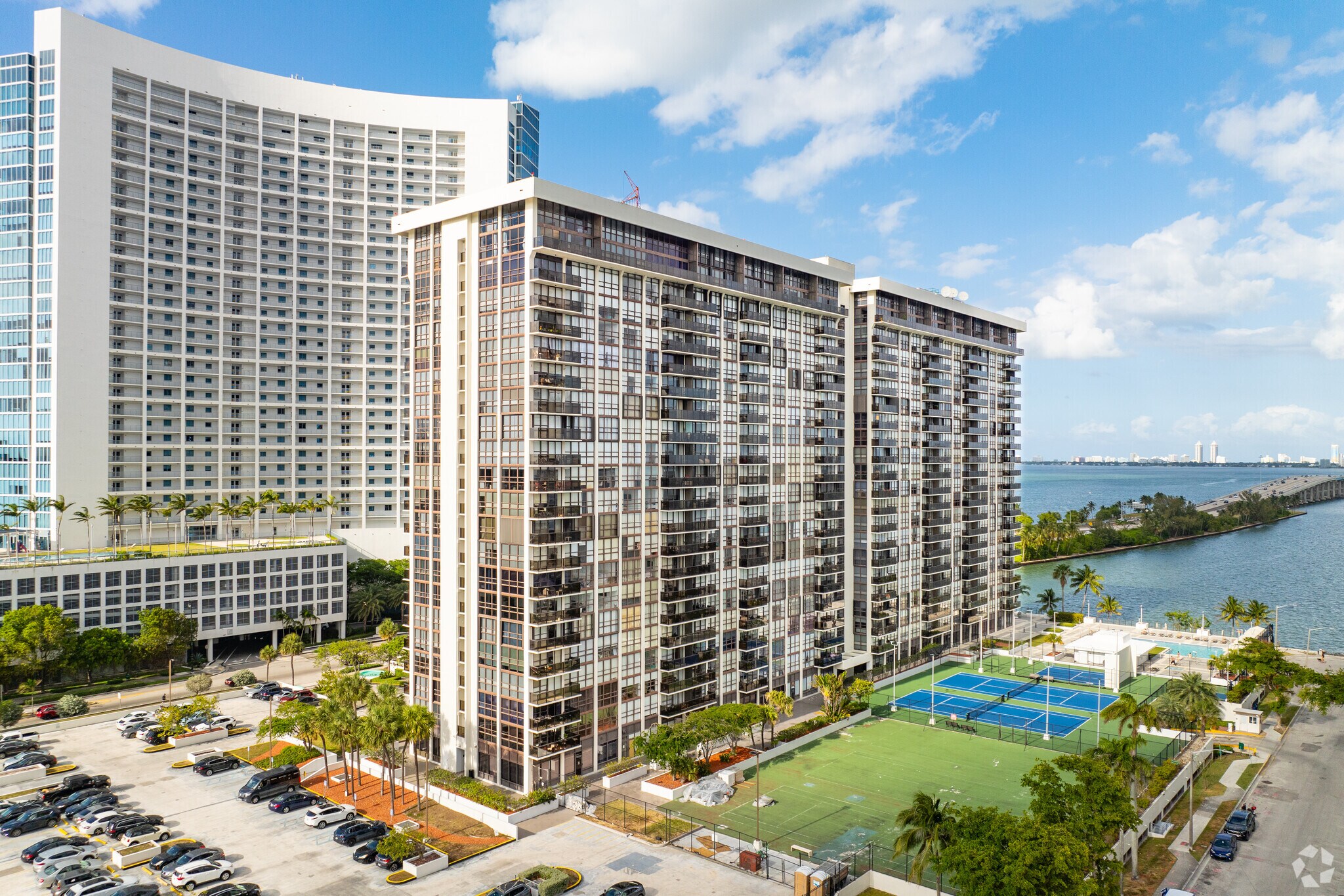 600 NE 36th St, Miami, FL à louer Photo principale– Image 1 sur 45