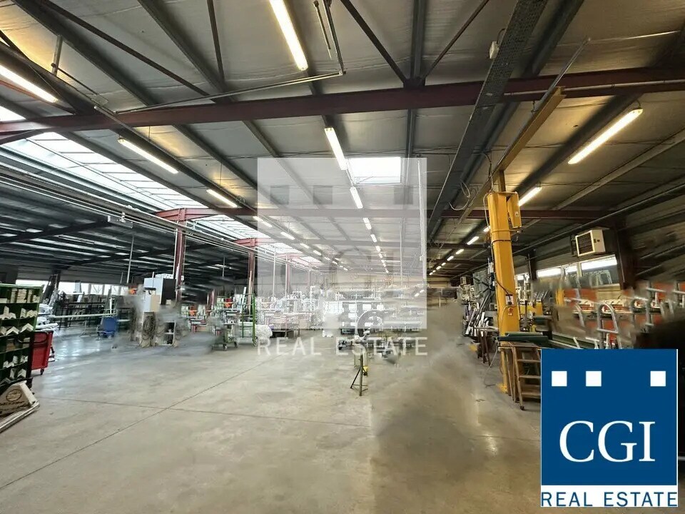 Local d'activités dans Fontaine à vendre Photo intérieure– Image 1 sur 13