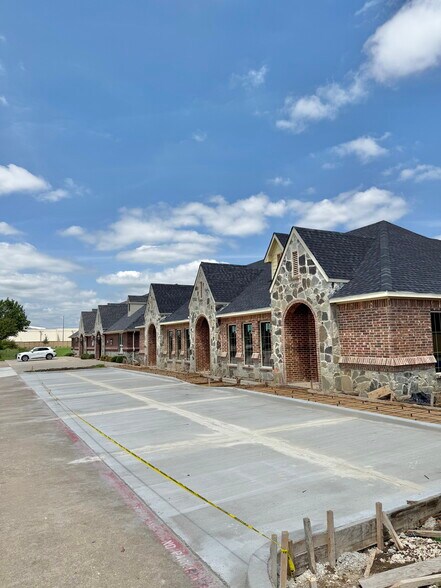 305 Regency Pky, Mansfield, TX à louer - Photo de l’immeuble – Image 1 sur 16