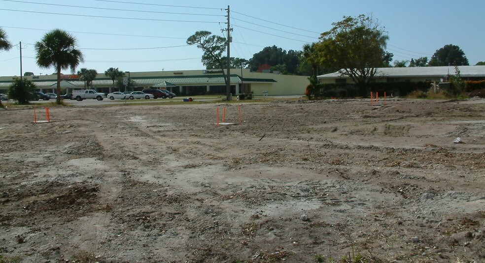 158 S Indiana Ave, Englewood, FL à louer - Photo de l’immeuble – Image 2 sur 12