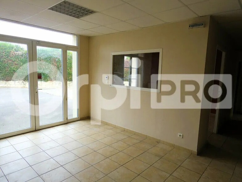 Local d’activités dans Soissons à louer - Photo de l’immeuble – Image 3 sur 6