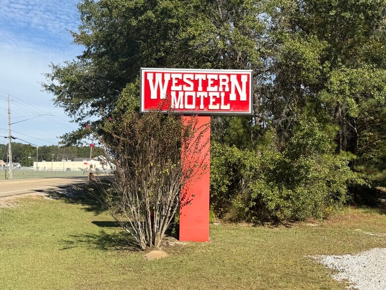 547 Archusa Ave, Quitman, MS à vendre - Photo de l’immeuble – Image 2 sur 22