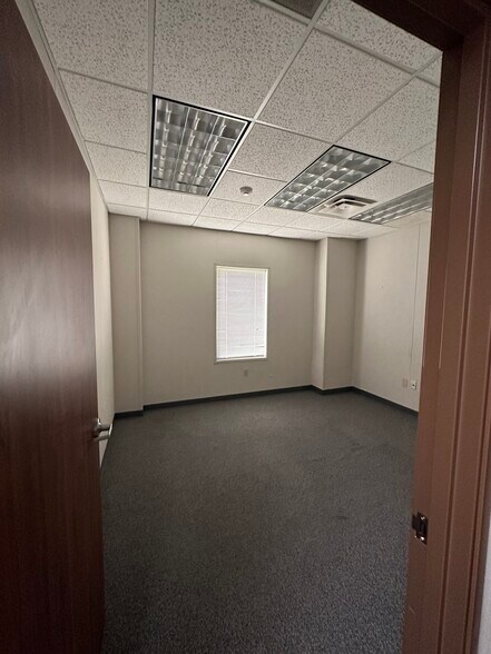 1110 Calder St, Beaumont, TX à louer - Photo intérieure – Image 3 sur 9