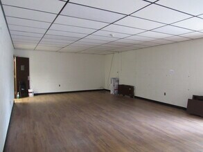 1 Main St, Yaphank, NY à louer Photo intérieure– Image 2 sur 25