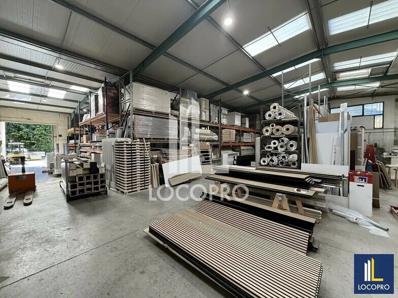 Local d’activités dans Saint-Jeannet à louer - Photo de l’immeuble – Image 1 sur 6