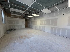 1641 E Michigan St, Indianapolis, IN à louer Photo intérieure– Image 1 sur 2