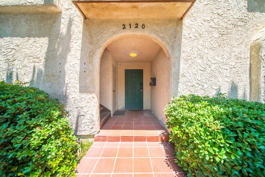 2120 Huntington Dr, South Pasadena, CA à vendre - Photo de l’immeuble – Image 3 sur 35