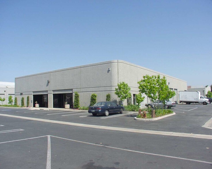 2401 W 208th St, Torrance, CA à louer - Photo de l’immeuble – Image 2 sur 3