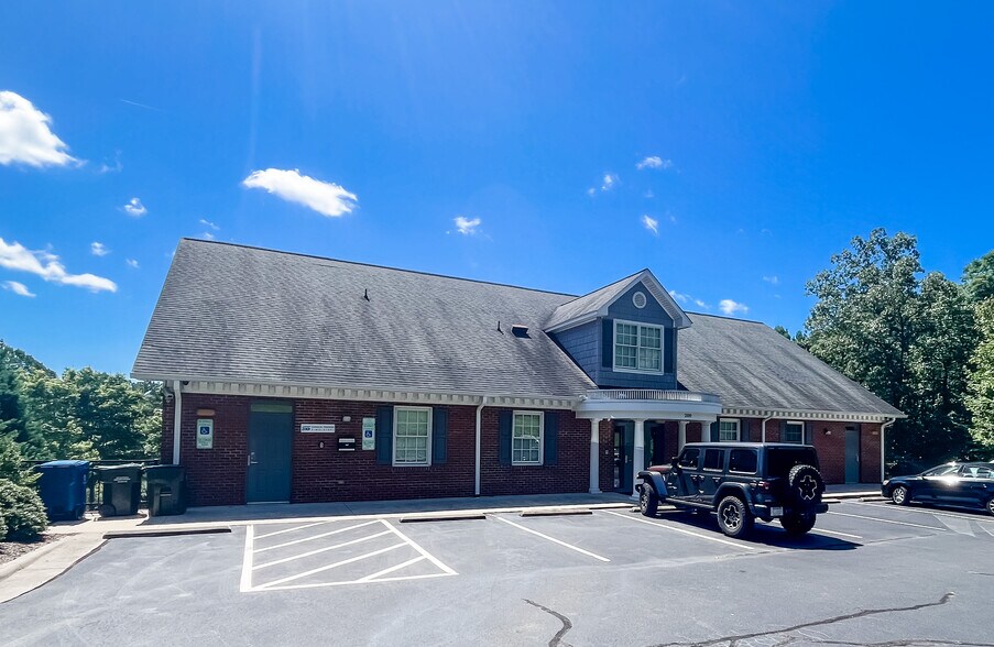 4628 Industry Ln, Durham, NC à louer - Photo de l’immeuble – Image 2 sur 31