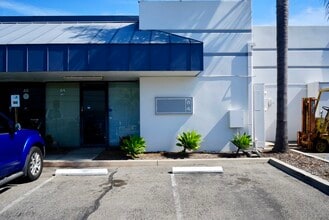 5241 Lincoln Ave, Cypress, CA à louer Photo de l’immeuble– Image 1 sur 13